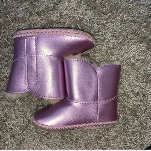 Purple baby UGG 👶